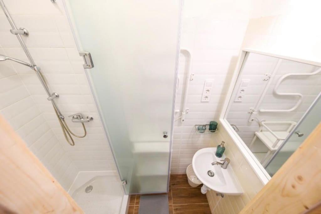 2 Bedroom Flat In Nyar Str., Boutique Budapest Esterno foto
