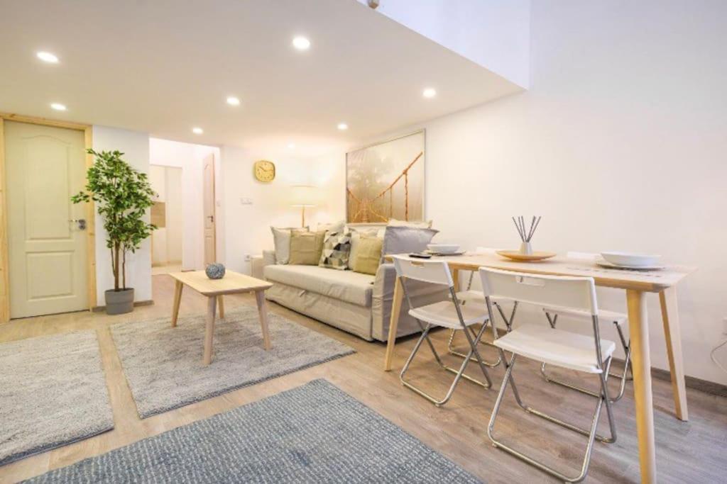2 Bedroom Flat In Nyar Str., Boutique Budapest Esterno foto