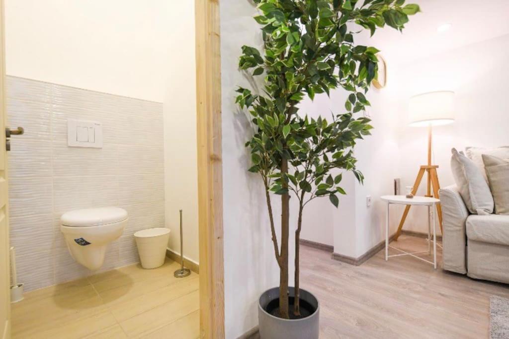 2 Bedroom Flat In Nyar Str., Boutique Budapest Esterno foto