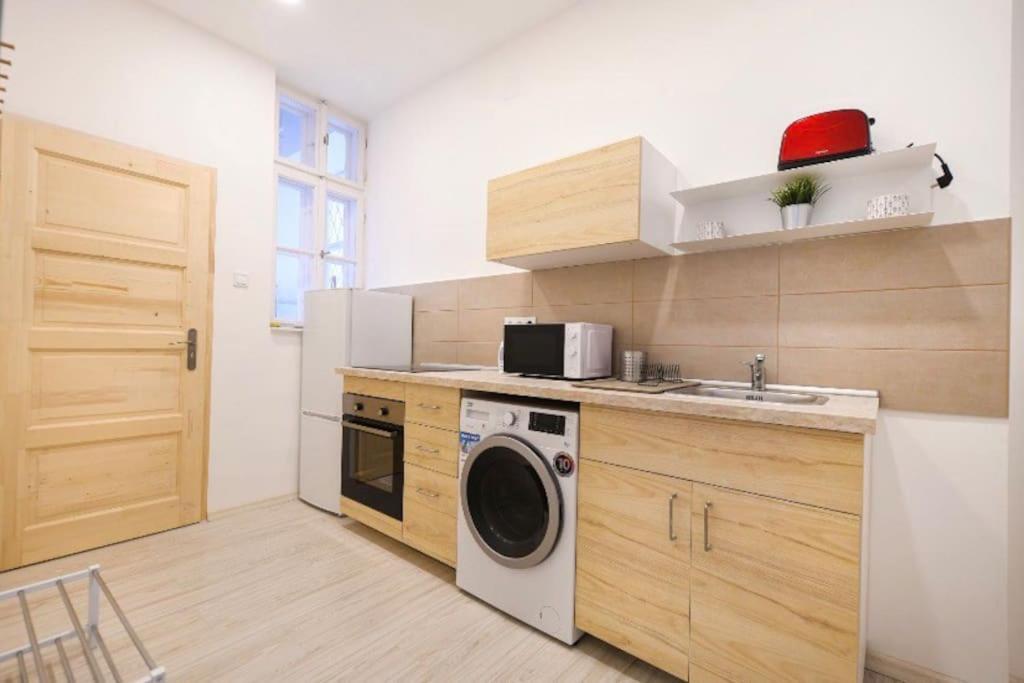 2 Bedroom Flat In Nyar Str., Boutique Budapest Esterno foto