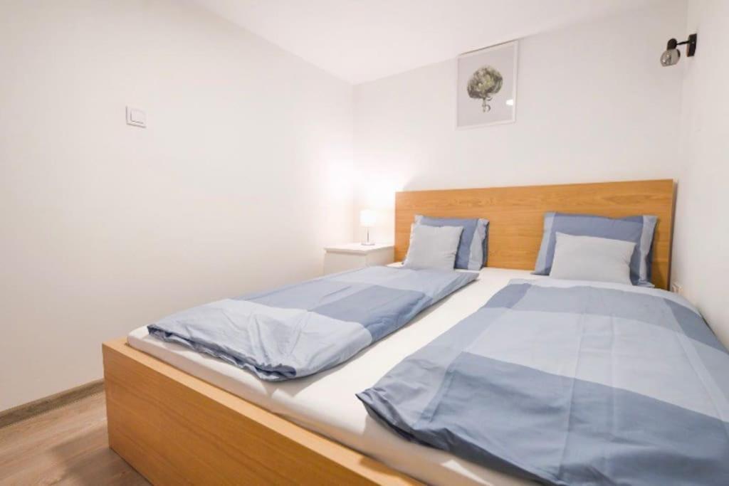 2 Bedroom Flat In Nyar Str., Boutique Budapest Esterno foto